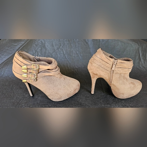 Forever Women's Boots On High Heel Brown Suede Size 7 - Picture 3 of 4